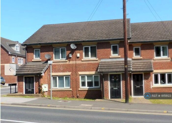 3 Bedroom Terraced House To Rent In Pontefract Road, Barnsley, S71