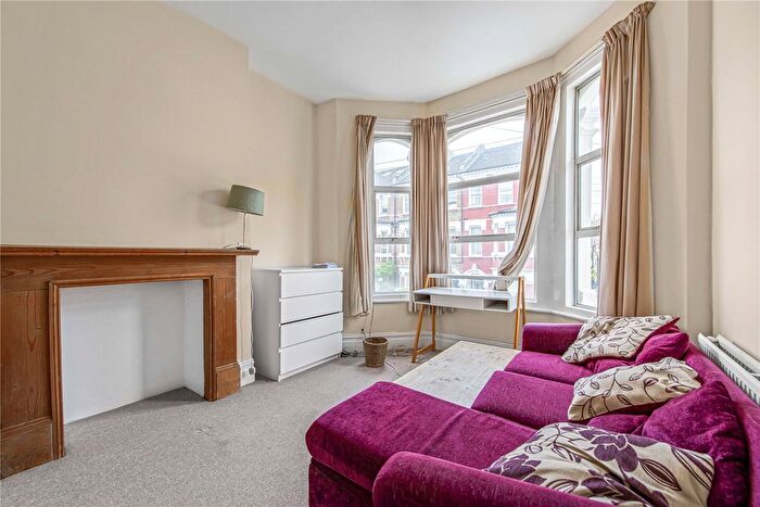 2 Bedroom Flat To Rent In Mayflower Road, London, SW9