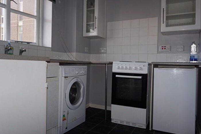 1 Bedroom Flat To Rent In Wells Court, Regarth Avenue, Romford, Essex, RM1