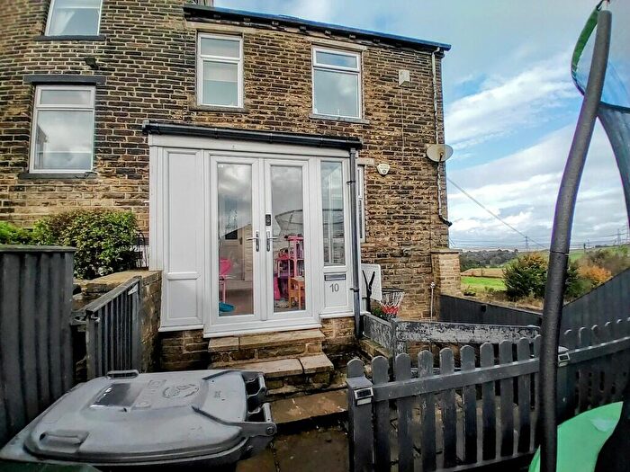 3 Bedroom End Of Terrace House For Sale In Packington Street, Thornton, Bradford, BD13