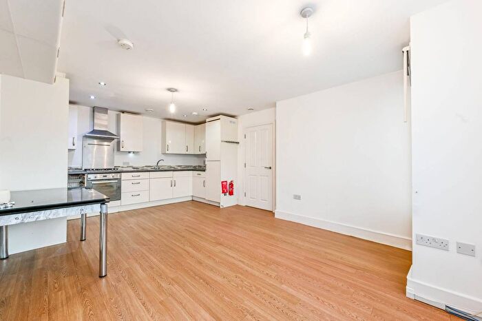 2 Bedroom Flat To Rent In Chargeable Lane, Plaistow, London, E13