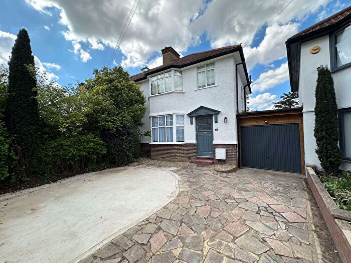3 Bedroom Property To Rent In Oakwood Drive, Edgware, HA8