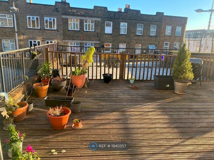 2 Bedroom Flat To Rent In Investment House, London, SE15