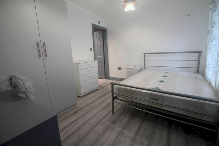 4 Bedroom Semi-Detached House To Rent In Manor Waye, Uxbridge, UB8