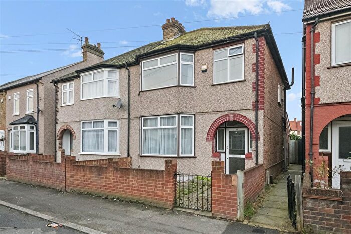 3 Bedroom Semi Detached House For Sale In Tudor Road, Hayes, UB3