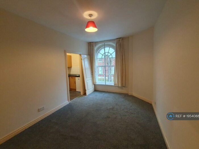 2 Bedroom Flat To Rent In Chapel Street, Macclesfield, SK11