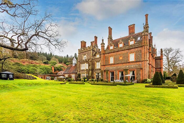 4 Bedroom Apartment For Sale In Albury Park Mansion, Albury, Guildford, Surrey, GU5