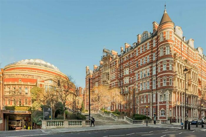 3 Bedroom Flat To Rent In Prince Consort Road, London, SW7