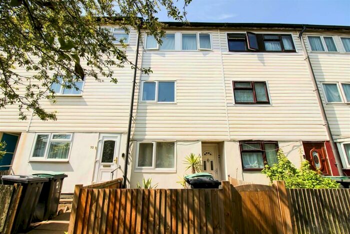 4 Bedroom Town House To Rent In Hamilton Close, London, N17