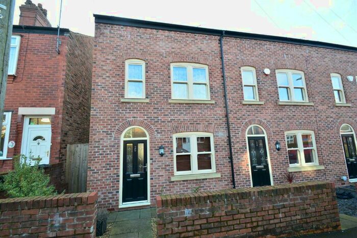 3 Bedroom Mews To Rent In Dale Street, Macclesfield, SK10