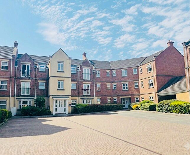 2 Bedroom Flat For Sale In Whitehall Croft, Leeds, LS12