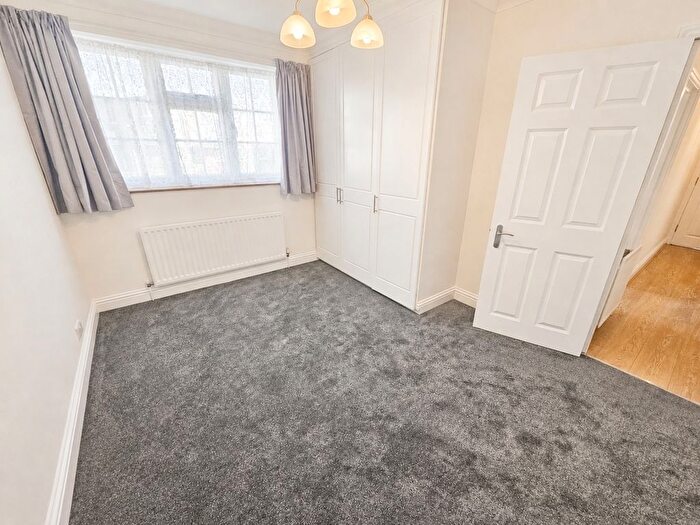 2 Bedroom Flat To Rent In Hale Lane, Mill Hill, NW7