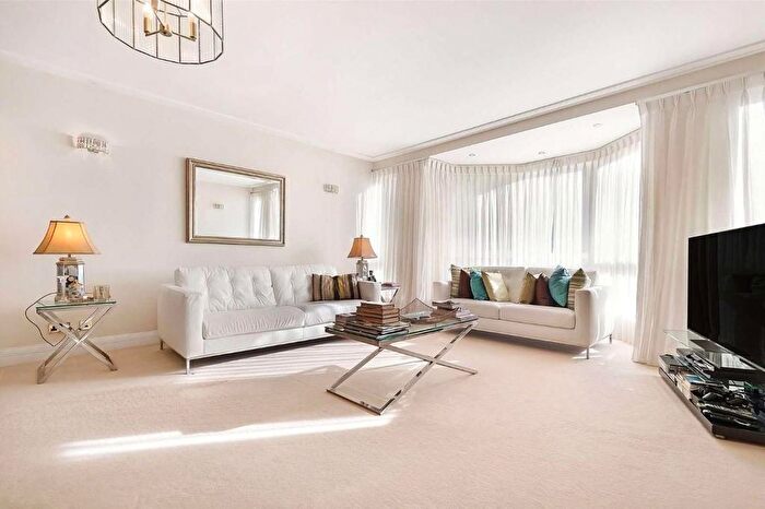 3 Bedroom Flat To Rent In Queens Terrace, London, NW8