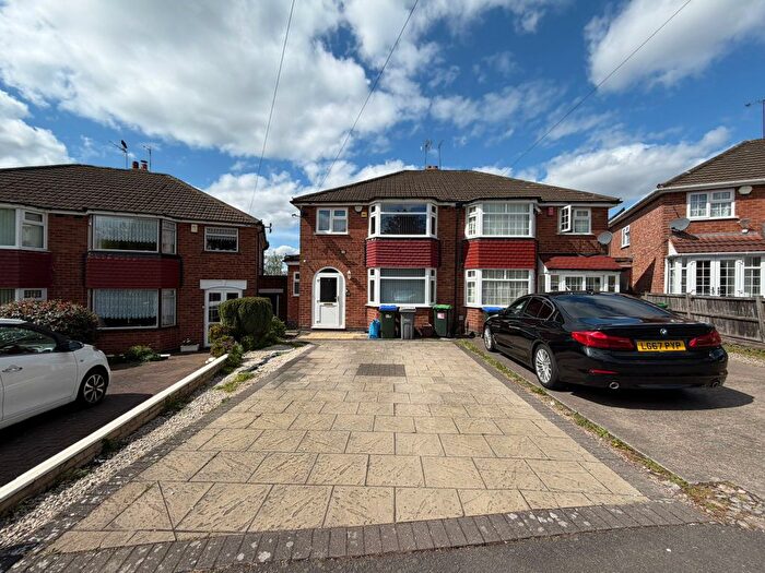 3 Bedroom Semi-Detached House To Rent In Lechlade Road, Great Barr, B43