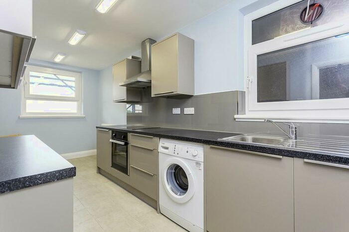 3 Bedroom Flat To Rent In Saxon Road, London, E3