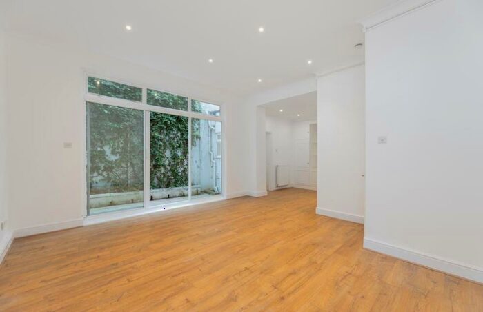 2 Bedroom Apartment To Rent In Abbey Gardens, St John's Wood, London, NW8