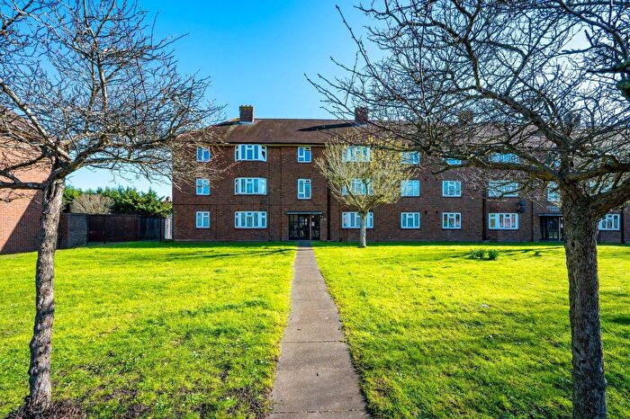 2 Bedroom Flat For Sale In Grand Drive, Morden, London, SW20