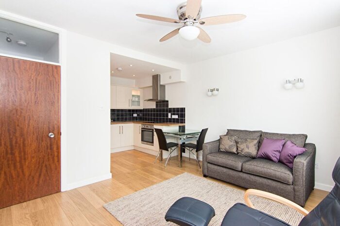 1 Bedroom Flat To Rent In John Islip Street, Millbank Court, SW1P