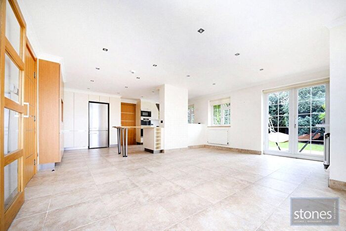 5 Bedroom Detached House To Rent In Marsh Lane, London, NW7
