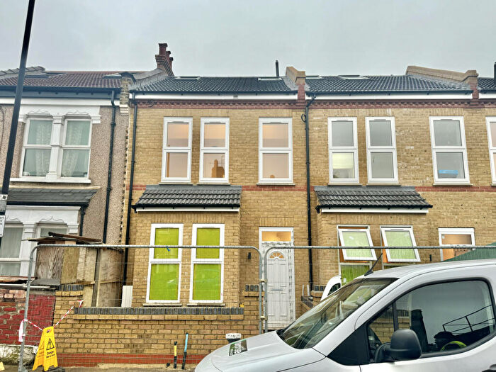 3 Bedroom Terraced House To Rent In Grainger Road, Wood Green, N22