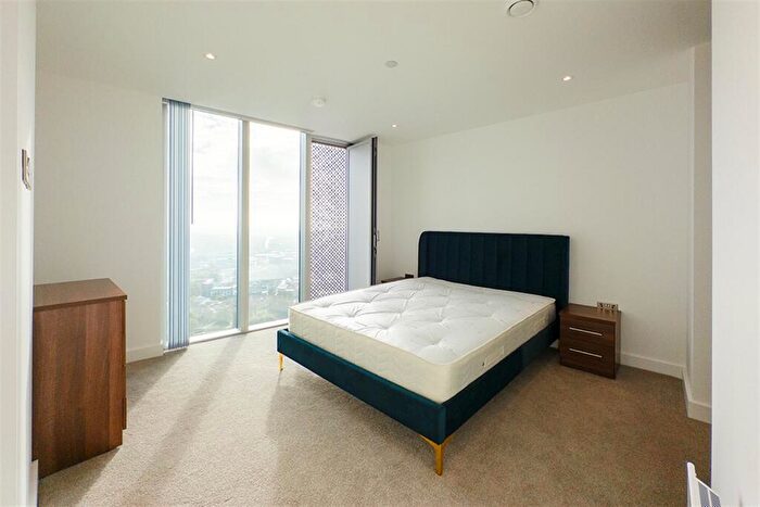 2 Bedroom Apartment To Rent In The Blade, M15