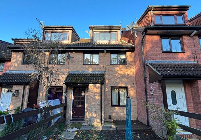 2 Bedroom Flat For Sale In Peerless Drive, Harefield, Uxbridge, Middlesex, UB9
