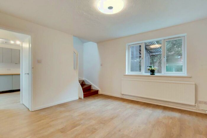 2 Bedroom House To Rent In Batten Close, Beckton, London, E6