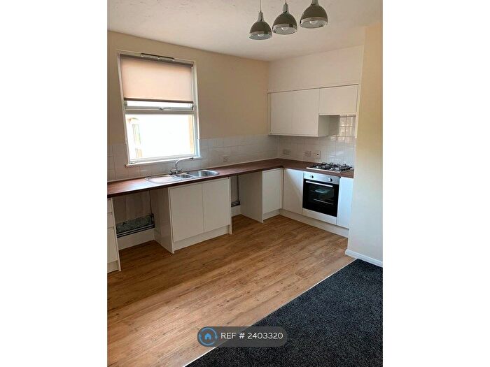 3 Bedroom Flat To Rent In Station Road, Harold Wood, Romford, RM3