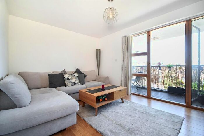 2 Bedroom Flat To Rent In Albion Road, London, N16