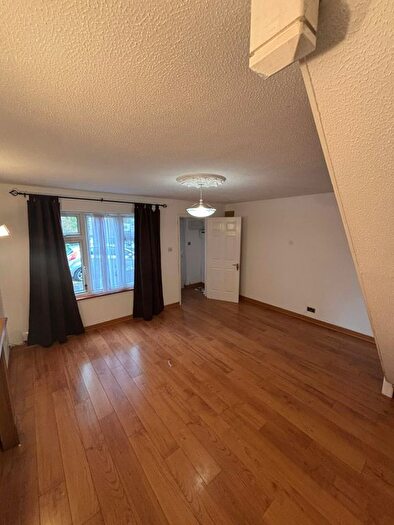 3 Bedroom Semi-Detached House To Rent In Fiennes Close, Dagenham, RM8