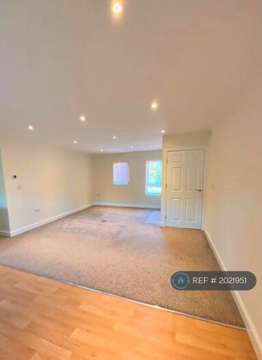 2 Bedroom Flat To Rent In Canklow Road, Rotherham, S60