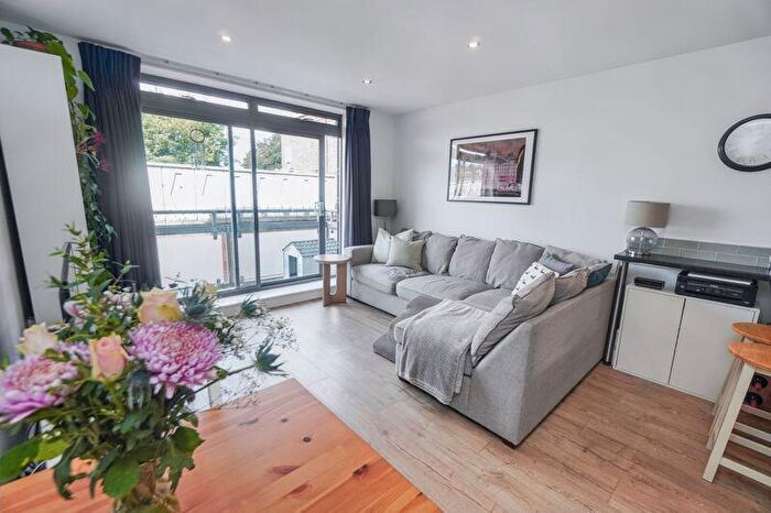 1 Bedroom Apartment For Sale In Town Centre, High Wycombe, HP13