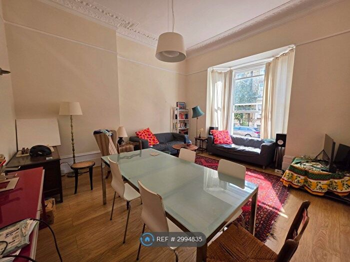 3 Bedroom Flat To Rent In Flaxman Road, London, SE5