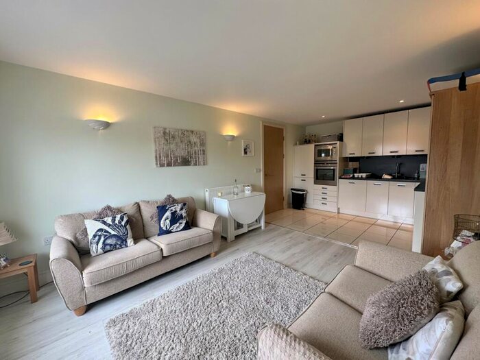 1 Bedroom Flat For Sale In St. Brides Hill, Saundersfoot, Pembrokeshire, SA69