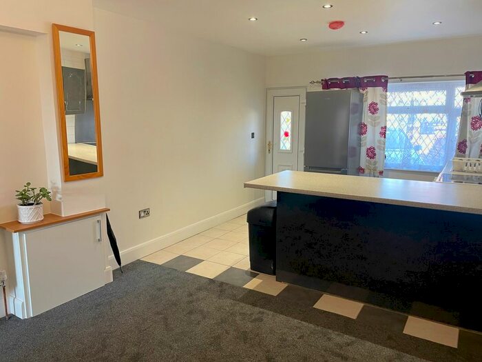 1 Bedroom Flat To Rent In St Pauls Close, Hounslow, TW3