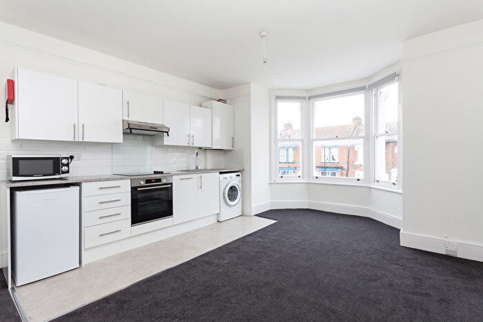 1 Bedroom Flat To Rent In Forest Drive West, Upper Leytonstone, Waltham Forest, E11
