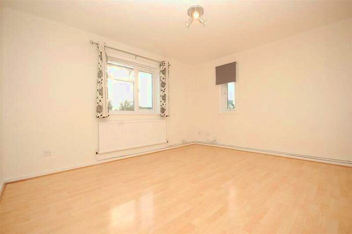 1 Bedroom Flat To Rent In Cheeseman Close, Hampton, TW12