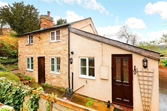 2 Bedroom Detached House For Sale In Toombs Yard, High Street, Buckingham, Buckinmghamshire, MK18
