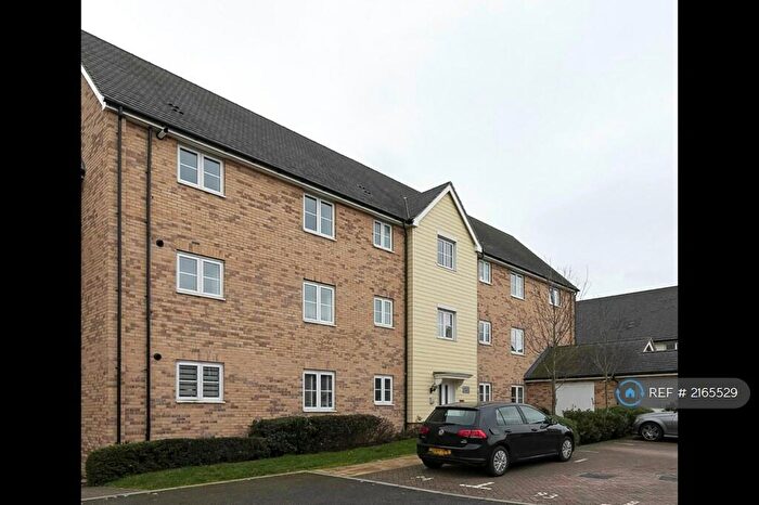 2 Bedroom Flat To Rent In Meadfarm Close, Romford, RM3