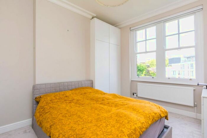 2 Bedroom Flat To Rent In Sutton Lane North, Chiswick, London, W4