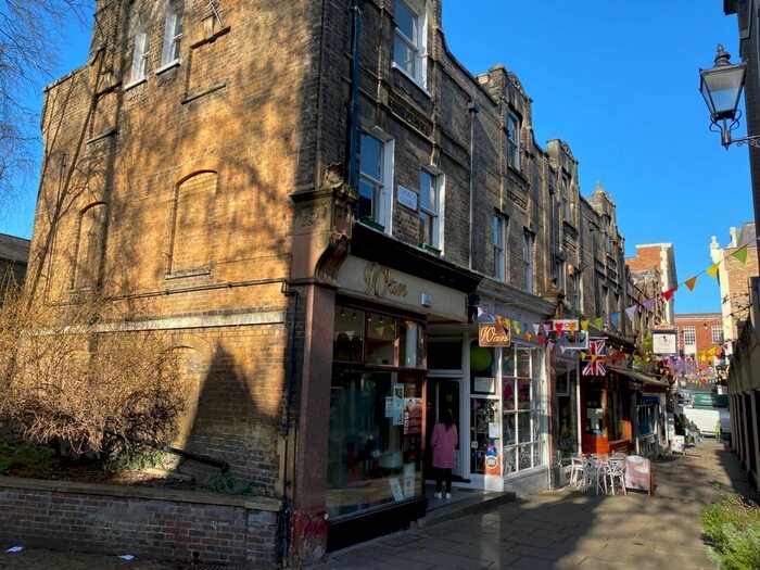 2 Bedroom Maisonette To Rent In Church Court, Richmond, TW9