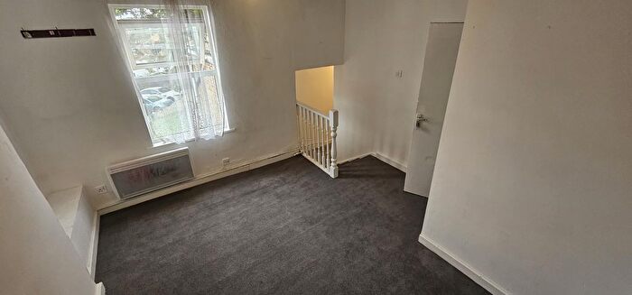 Block Of Flats To Rent In Rothesay Road, Luton, LU1