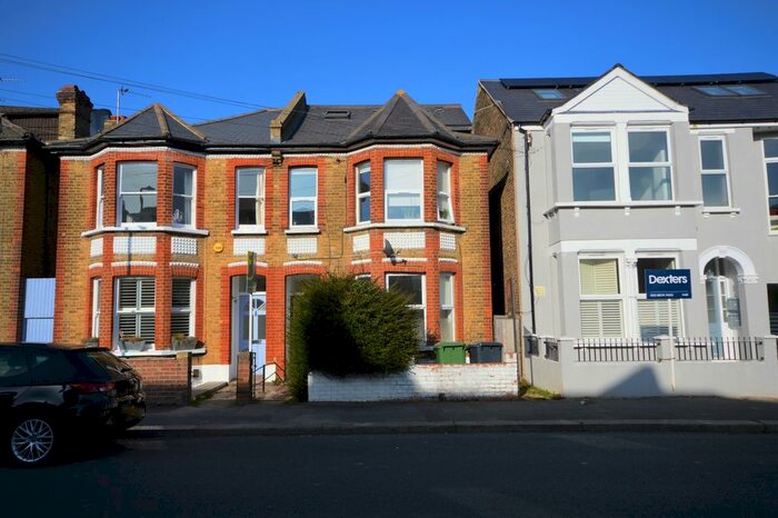 2 Bedroom Flat To Rent In Stockfield Road, London, SW16