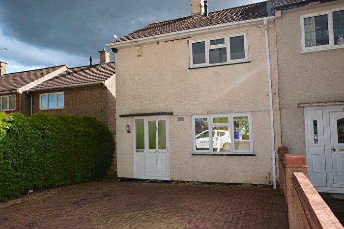 2 Bedroom End Of Terrace House To Rent In Wokingham Avenue, Leicester, Leicestershire, LE2