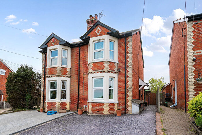 3 Bedroom Semi-Detached House For Sale In Arborfield Road, Shinfield, Reading, Berkshire, RG2