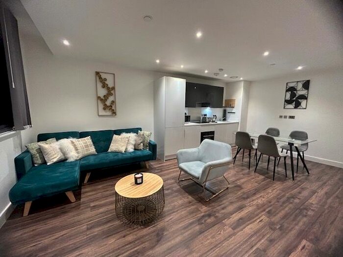 1 Bedroom Flat To Rent In Bath Road, Slough, Berkshire, SL1