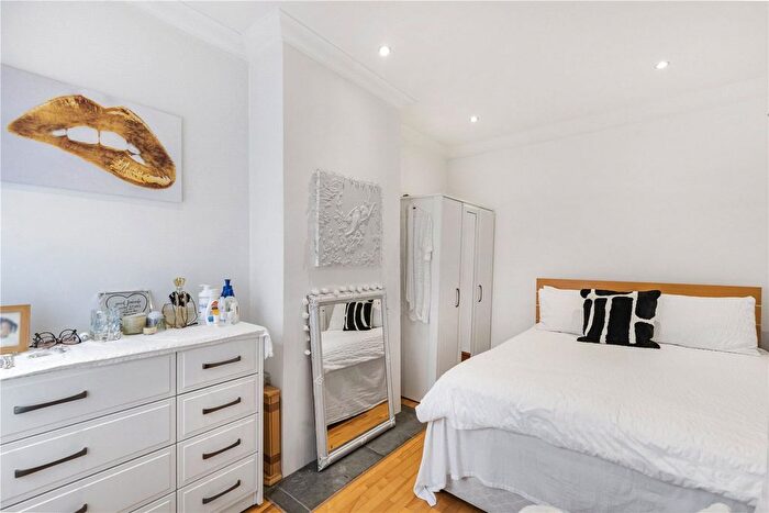 3 Bedroom Maisonette To Rent In White Horse Hill, Chislehurst, Bromley, London, BR7