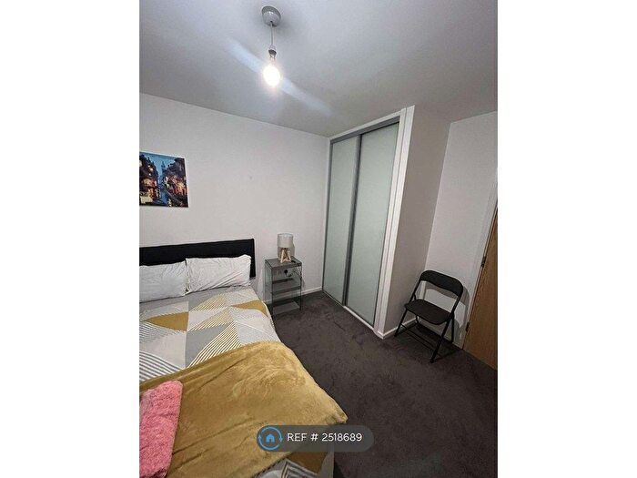 2 Bedroom Flat To Rent In Stillwater Drive, Manchester, M11