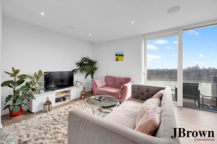 3 Bedroom Flat To Rent In Sandpiper Building, Newnton Close, London, N4