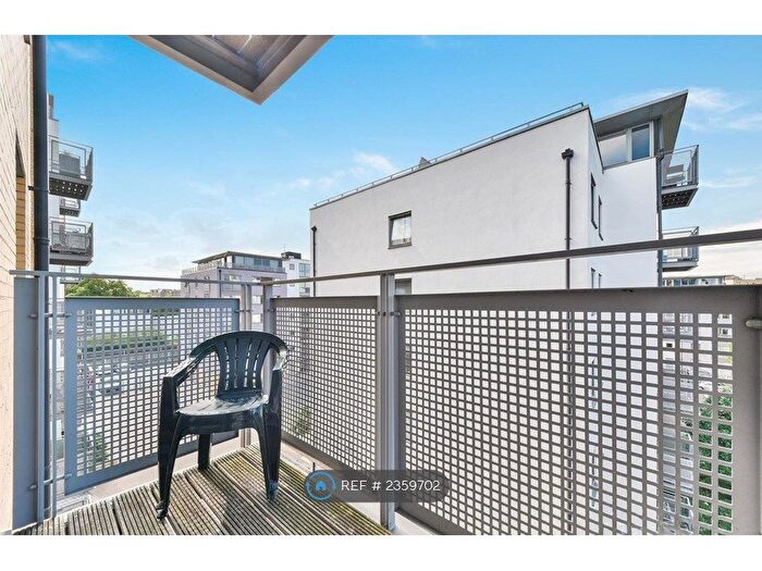 2 Bedroom Flat To Rent In Arizona Building, London, SE13